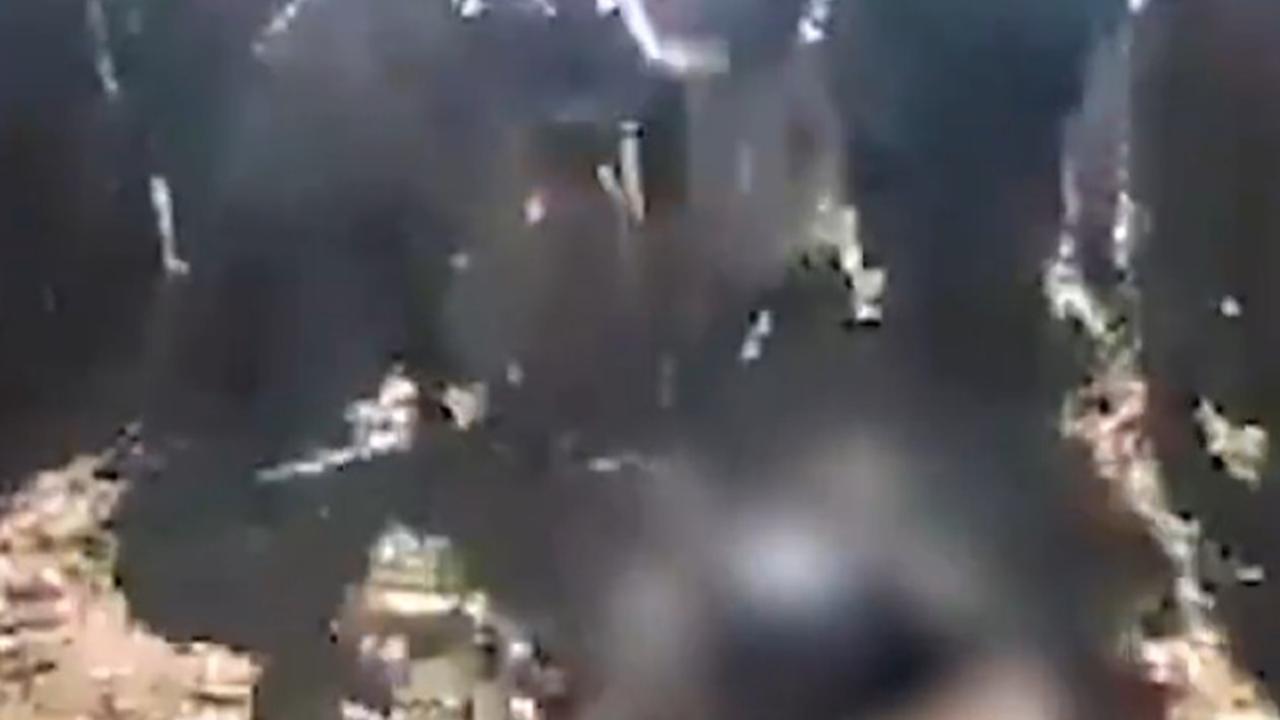 阿富汗塔利班组织宣布将恢复对通奸妇女的石刑和鞭刑|鞭刑_新浪新闻
