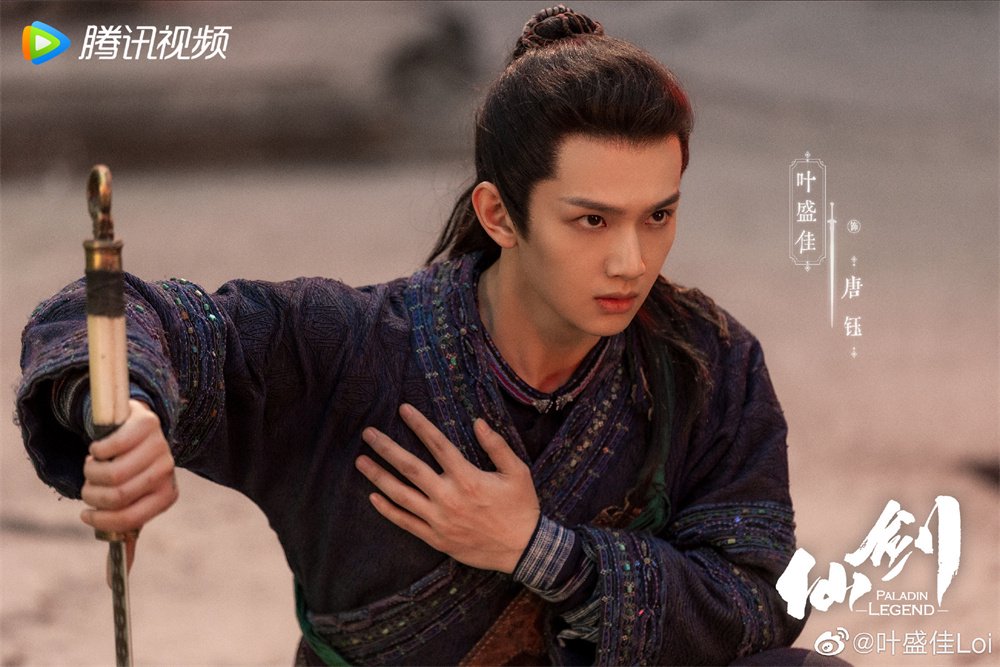 看那颗星星正在发光