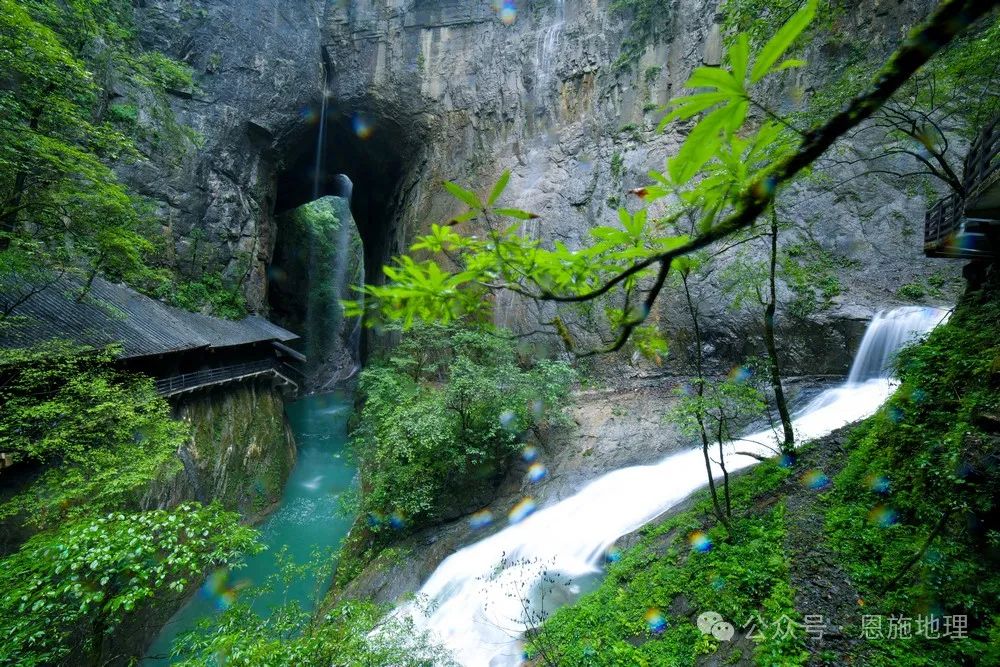 中输入"巴东神农溪",沪蓉高速自驾至巴东神农溪景区(沿渡河出口)下,再