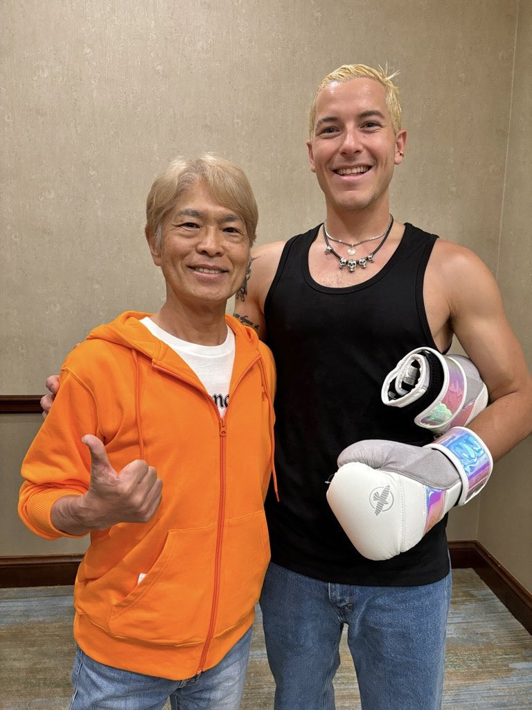 萨博声优古谷彻今天参加美国德克萨斯萨斯州WeebCon漫展活动…|萨博|古谷彻|漫展_新浪新闻
