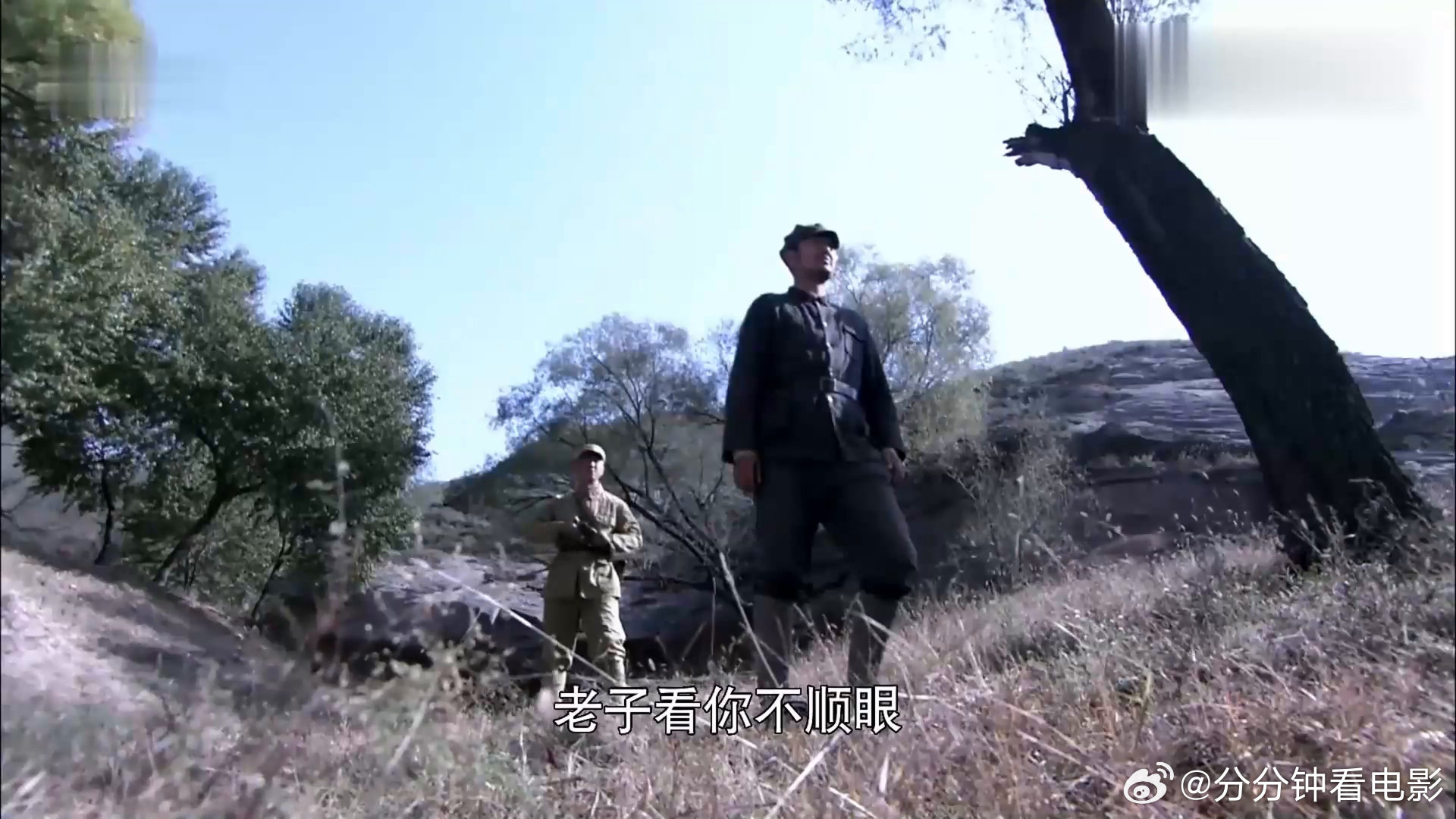 首长被叛徒骗出来,没想首长早留了一手,下秒叛徒要惨了_新浪新闻