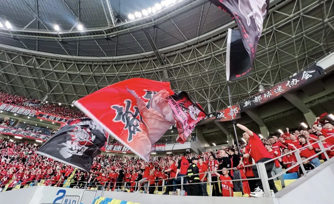 成都:激情与文明并行 创全国最美赛场|成都_新浪财经_新浪网