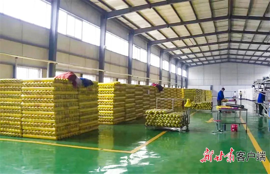 会宁县一农资销售点仓库，物资储备充足。