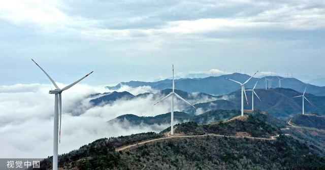 浙江台州的风力发电厂，图自视觉中国