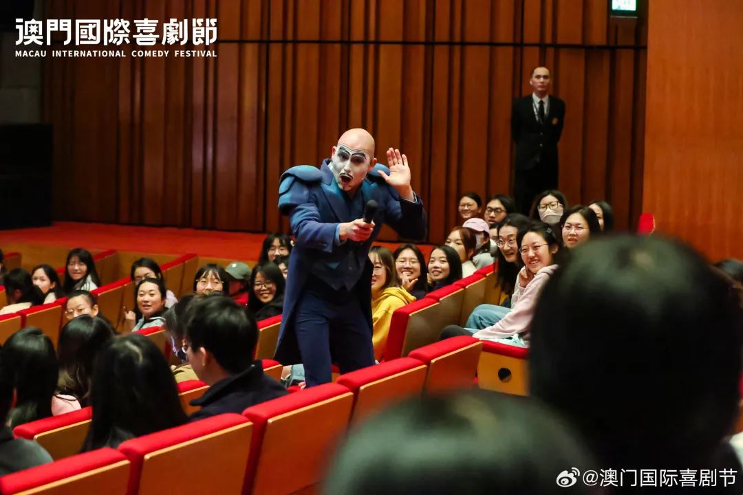 为什么一看见他我就想笑