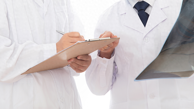 谈工作时是医生,讲待遇时是学生,规培生"待遇双标"