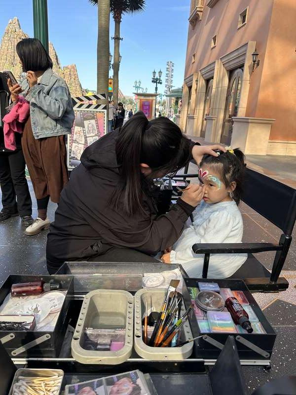 大片世界里来个"春日狂欢"|北京环球度假区_新浪财经_新浪网