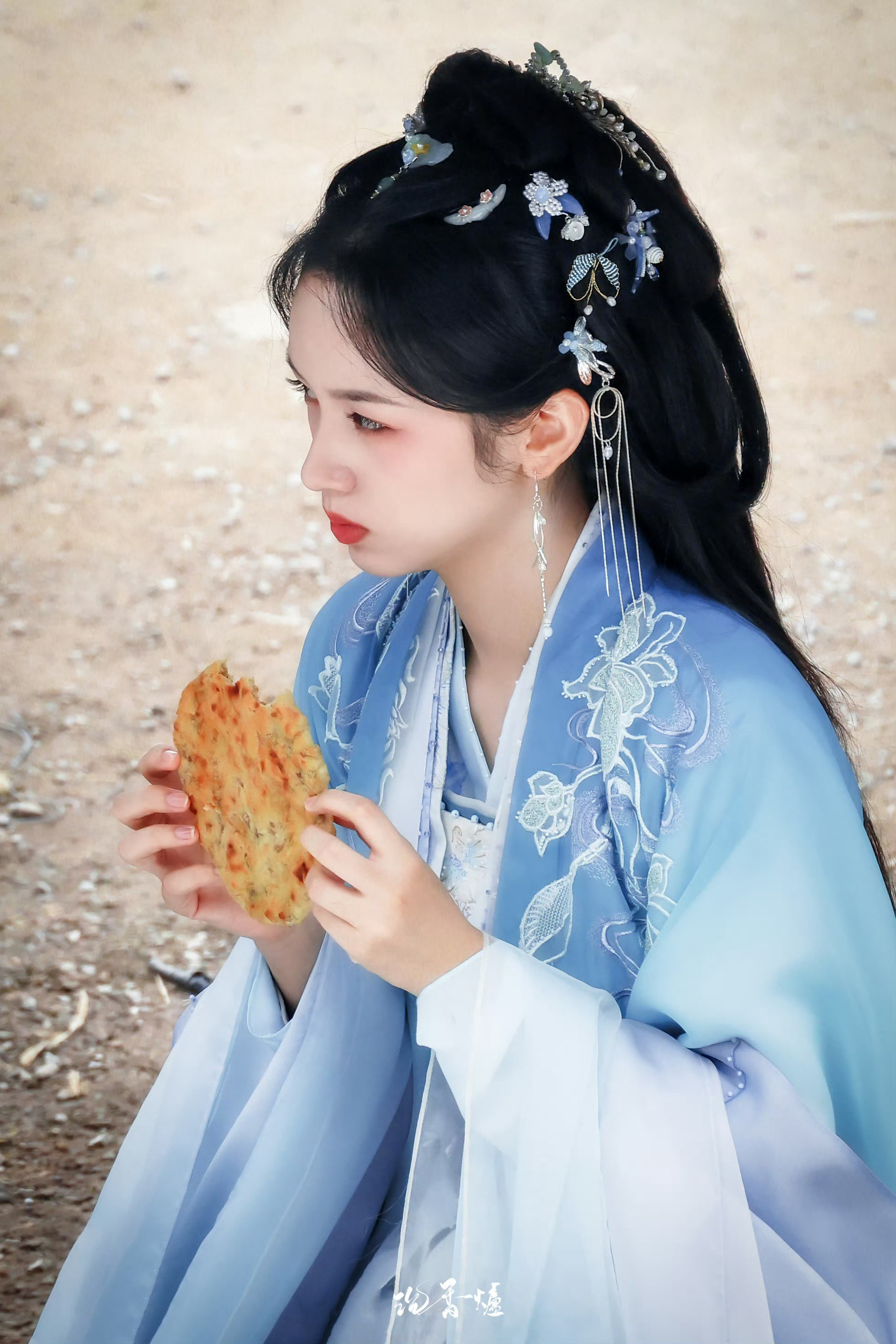 又见禾晏啦 愚人节快乐|周也_新浪新闻