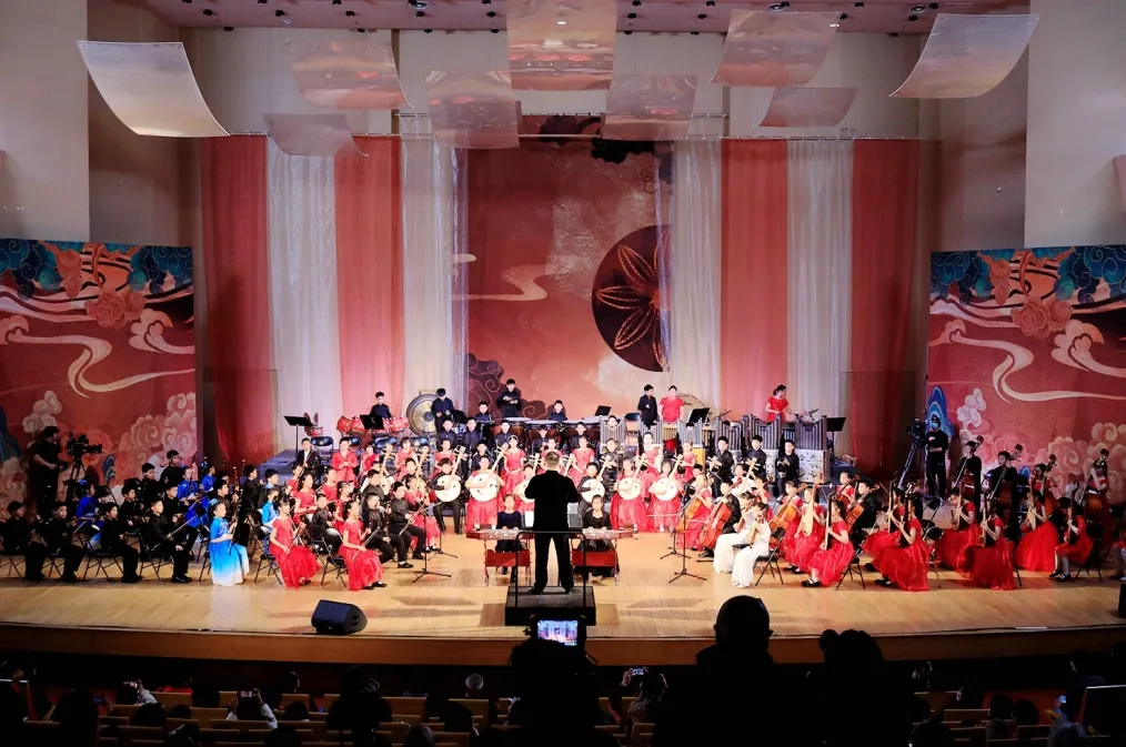 律回春晖渐,万象始更新——芳草地国际小学金帆民乐团专场音乐会|民