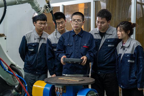 智能技术来袭 焊工培育面对"变"与"不变"|安徽省_新浪财经_新浪网