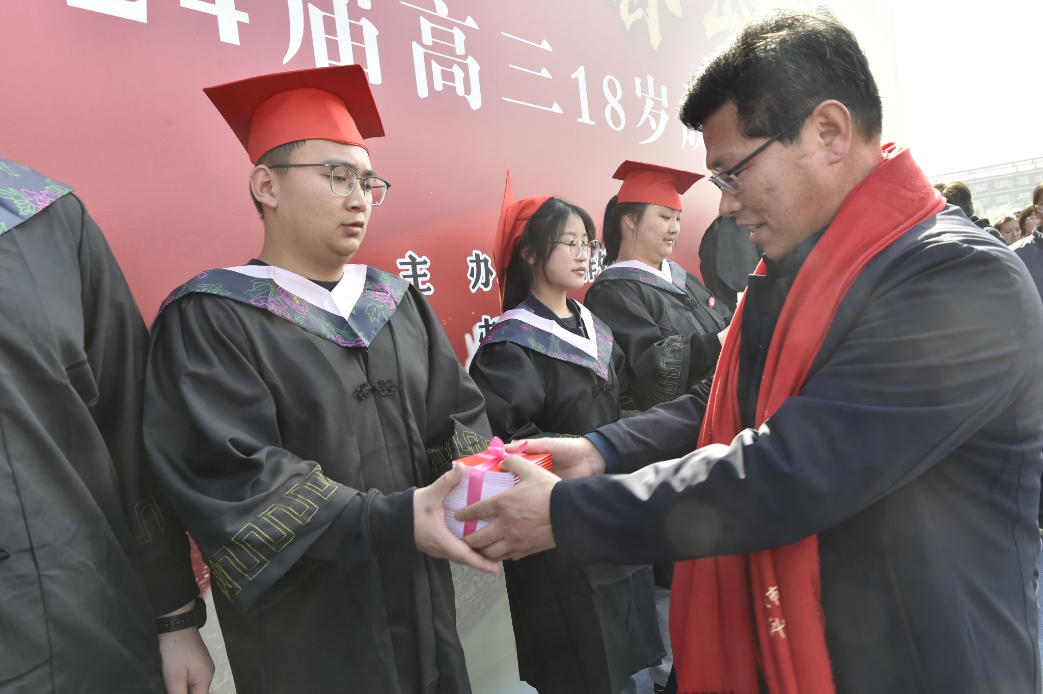 盐城市第一中学为高三学子举办十八岁成人礼