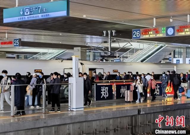 其中,4月3日,4日加开北京西往返深圳北的d903/4次,d909/10次,北京西发