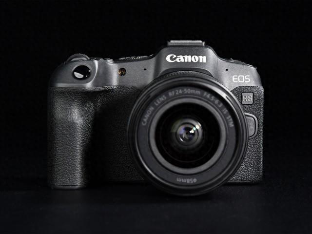 搭载的第二代全像素双核cmos af对焦系统,不仅速度快,精度高而且还