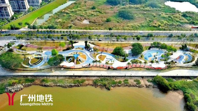 快乐骑行,沿着江边绿道,还可打卡彩色儿童公园,滑梯,彩色连廊,小隧道