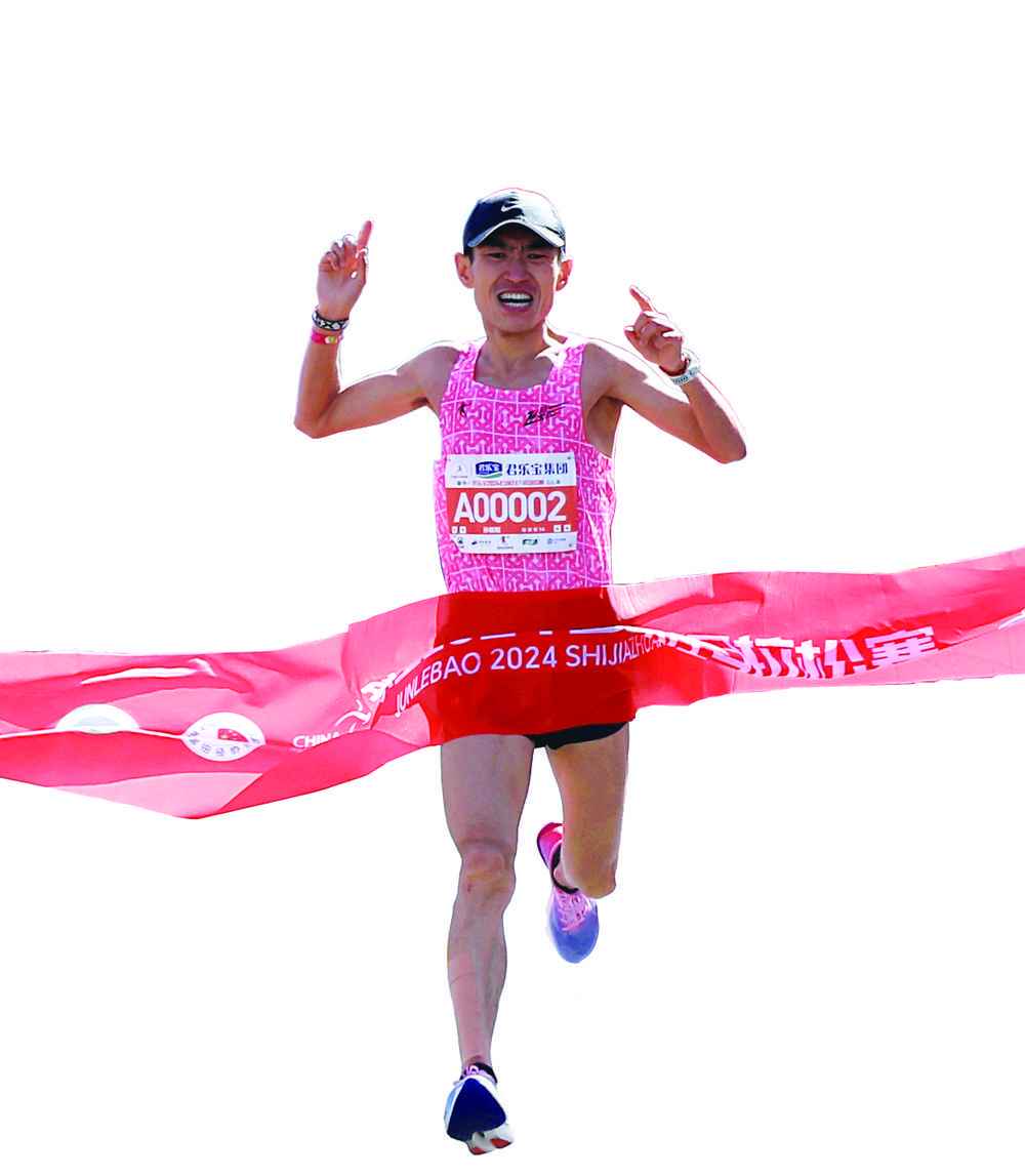 新华社发(梁子栋 摄)□本报记者 刘真清晨的阳光,在解放广场洒落一片