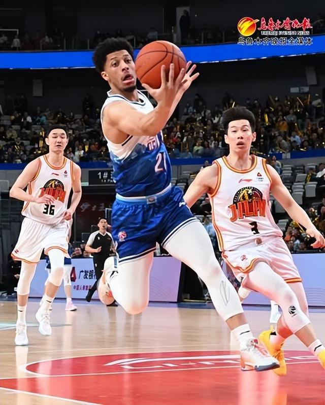 新疆男篮147:107胜吉林男篮 阿不都沙拉木"三双"_新浪财经_新浪网