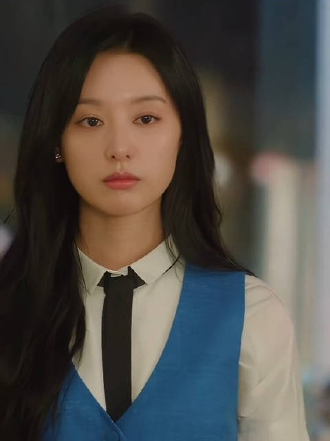 十年后,刘rachel继承家业归来.