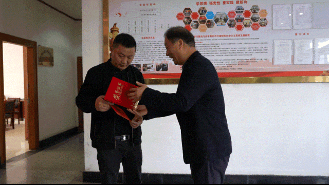 6个月婴儿雨夜独自爬上马路,幸好……|吴忠明|男婴|雨夜_新浪新闻