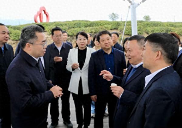 山阳县举行2024年"秦岭泉茗"首届采茶节暨省际旅行社踩线推介活动