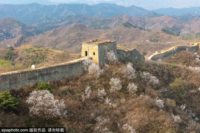 与八达岭,慕田峪长城相比,蟠龙山长城略显"小众",平时游客不多,却更受