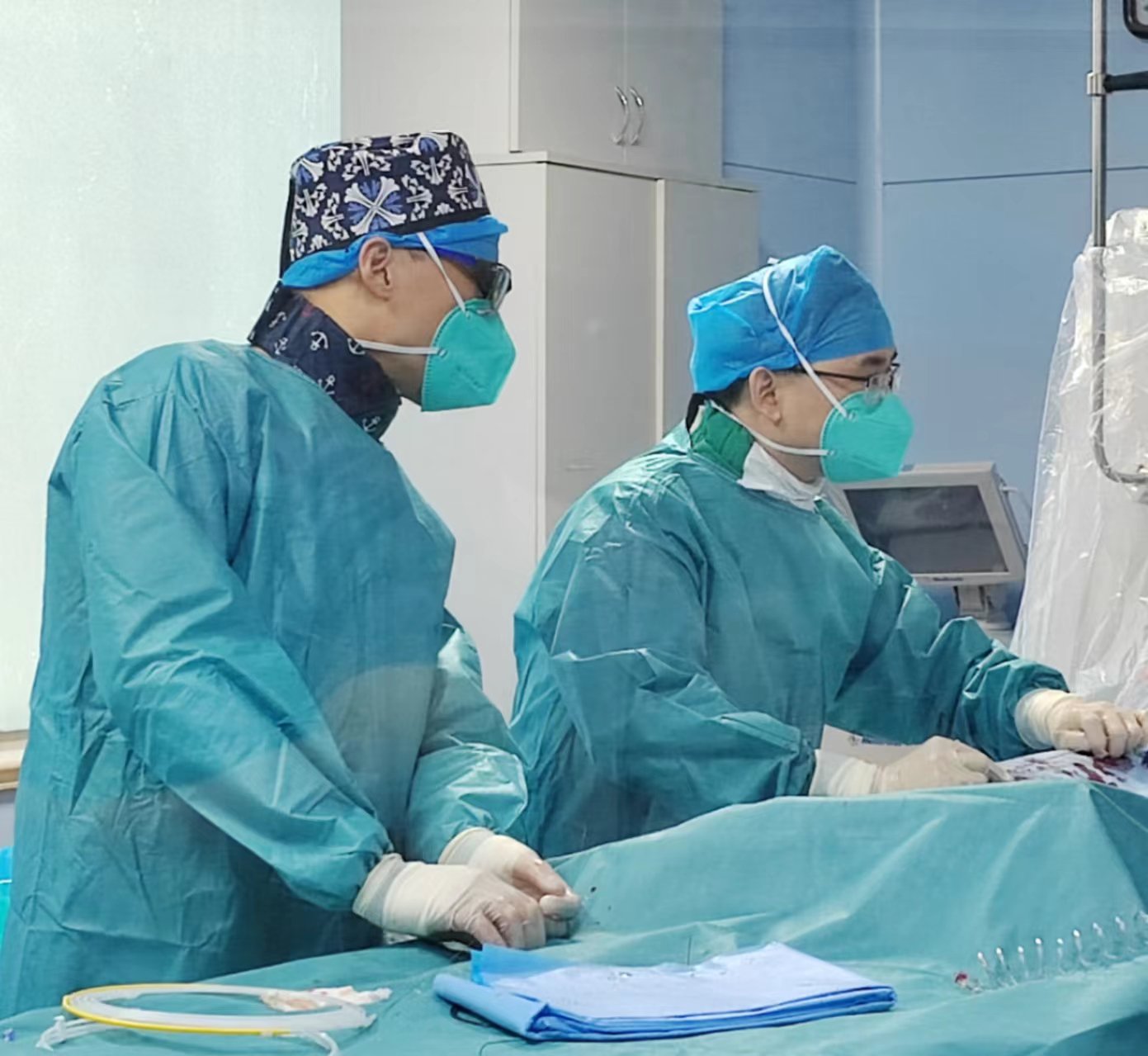 右下肢疼痛且有损伤史,6767676767676722岁小伙突发双