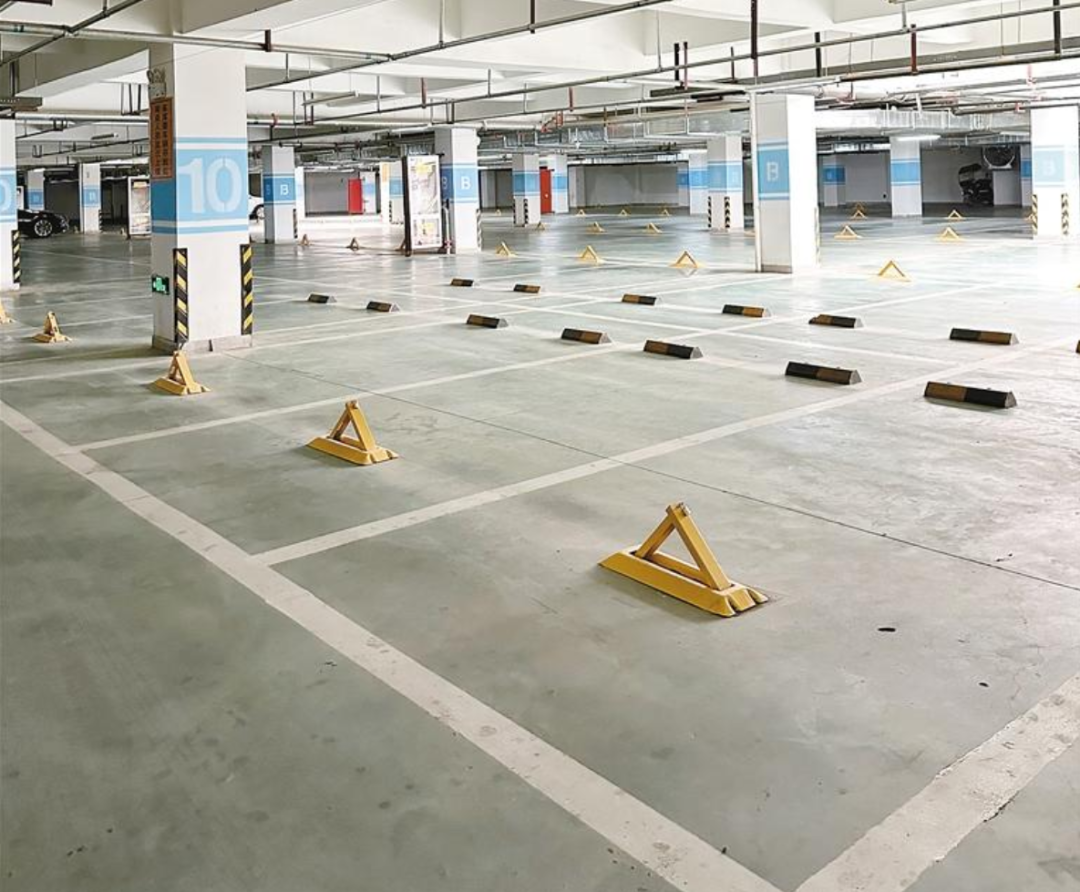 钟楼下丨小区地下车库"空荡荡" 开发商"只售不租"  业主面临停车难