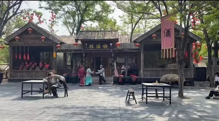 听说"全国14亿人,1亿都想来开封"?