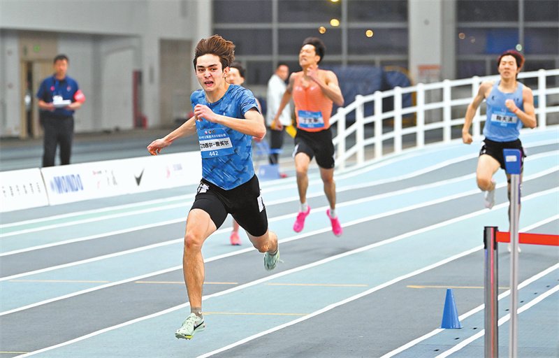 田径锦标赛在天津落幕,新疆17岁小将艾力西尔·吾买尔再次夺得冠军,并