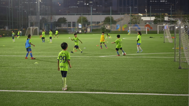 追光|小罗的前队友,在中国当"孩子王"|足球|追光|中国_新浪新闻