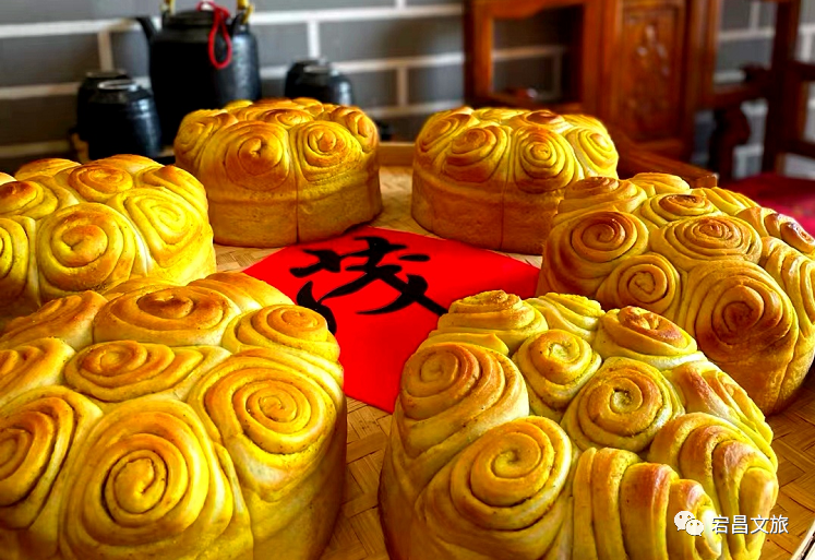 一口咸香的腊排里满满的宕昌味道,唯美景与美食不可辜负.