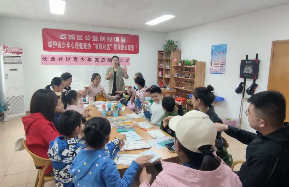 当我看到女儿胳膊上因自残导致的深深划痕时整个人惊呆了