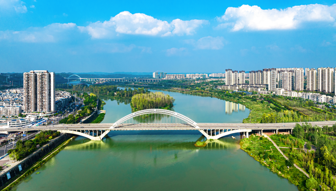 资阳市沱江上的迎宾大桥.图源视觉中国