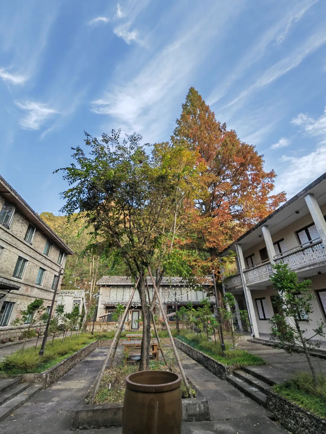 浙江台州市黄岩区屿头乡沙滩村,依据古民居肌理改造而成的建筑群.