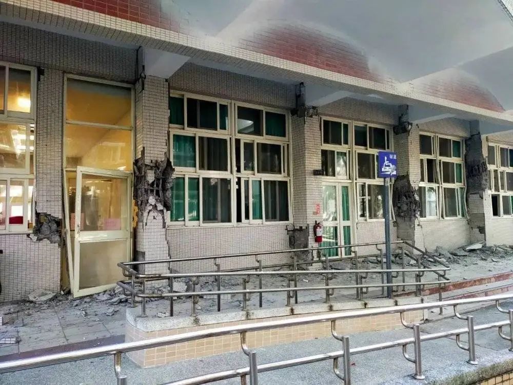 花莲女子高中受损严重的综合大楼（图源受访者）