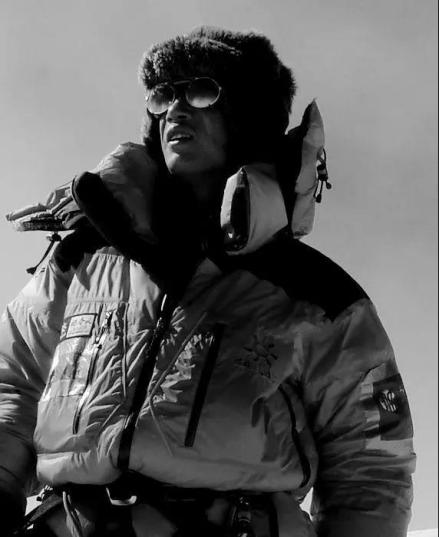 杨春风:新疆登顶珠峰第一人今天我们就认识其中几位登山者吧新疆已有