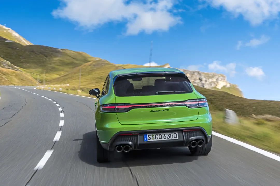 德味跑山的天堂探寻12款不同车型的驾驶乐趣