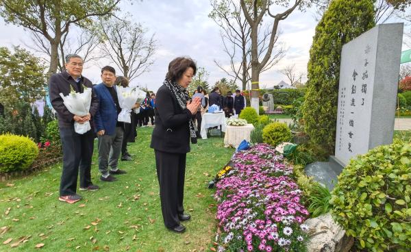 傅雷诞辰116周年|追思傅雷夫妇与 67傅聪傅敏|傅雷译文集_新浪财经