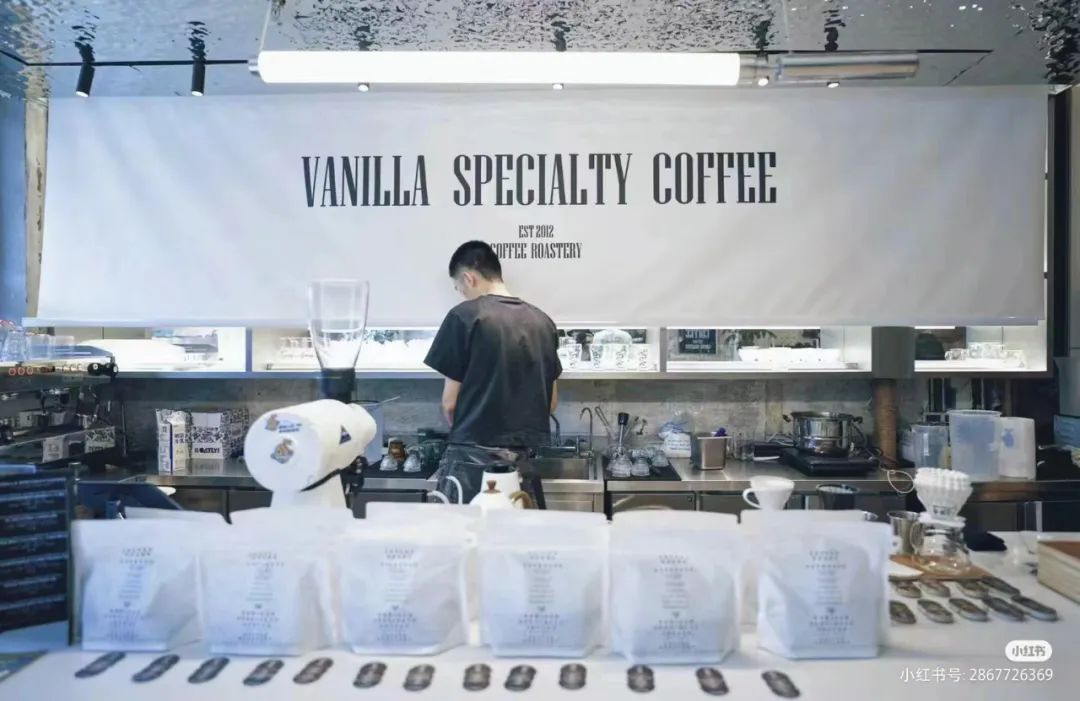 这一新颖的经营模式不仅让当地人"足不出京"体验各地咖啡风味,也让