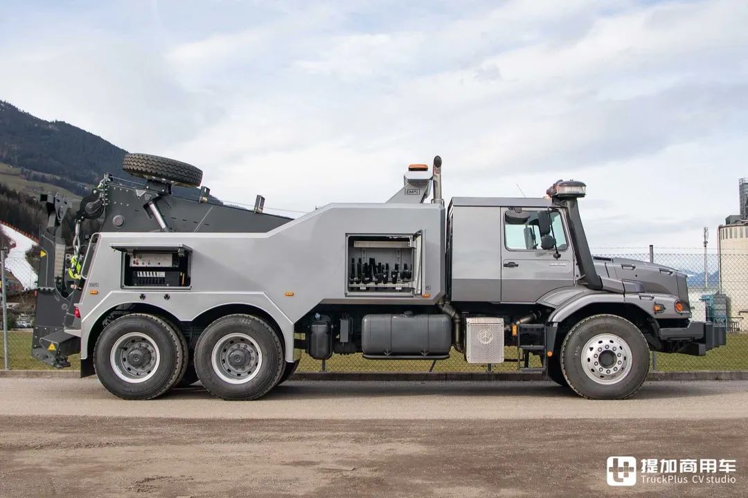 奔驰最特殊的卡车之一长头结构越野性能强悍带你好好看看新一代zetros