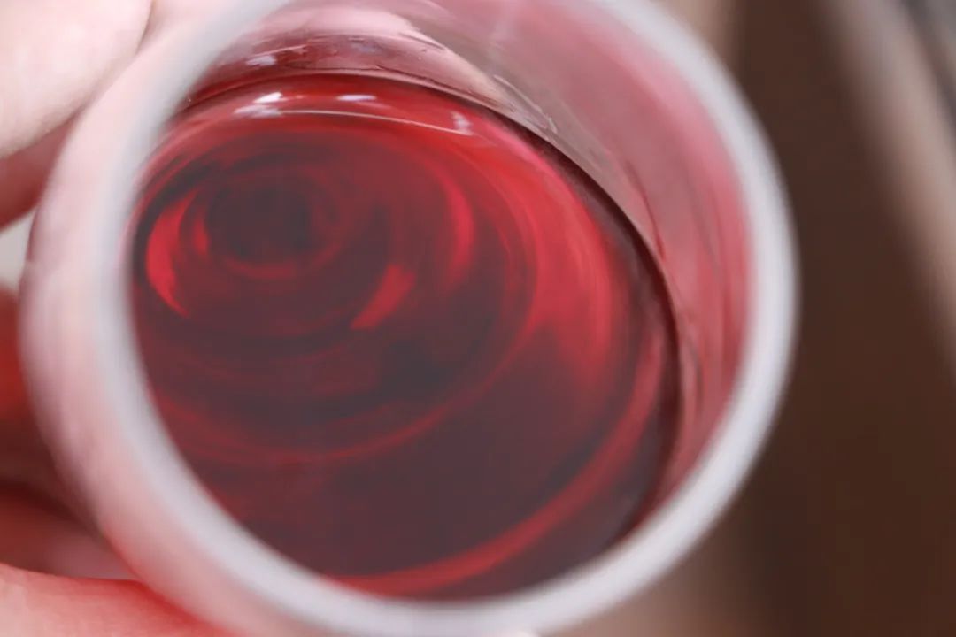 喝完这支智利小甜酒我才知道原来葡萄酒是好喝的还是便宜的