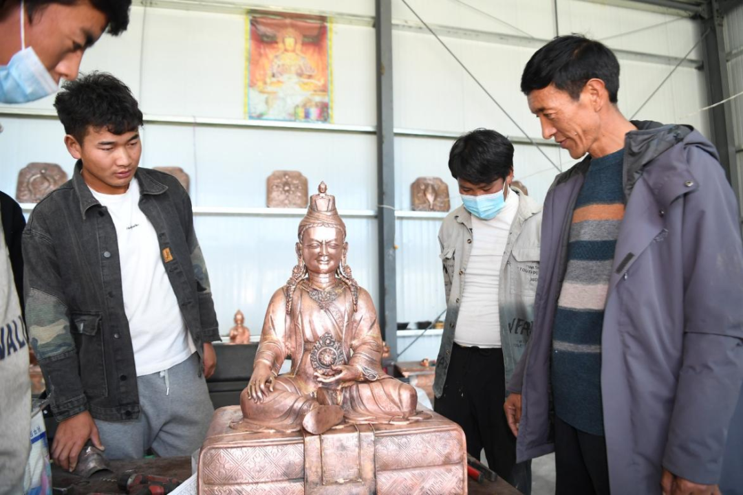 (图片来源:中国西藏新闻网)这些制作技艺是中国民间匠人在文化的熏陶