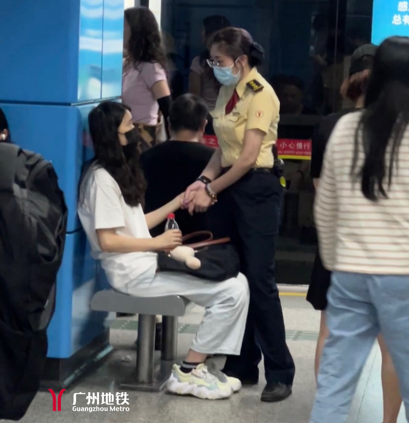 人群中确认过眼神,记住这个编号了:109750|女乘客_新浪财经_新浪网