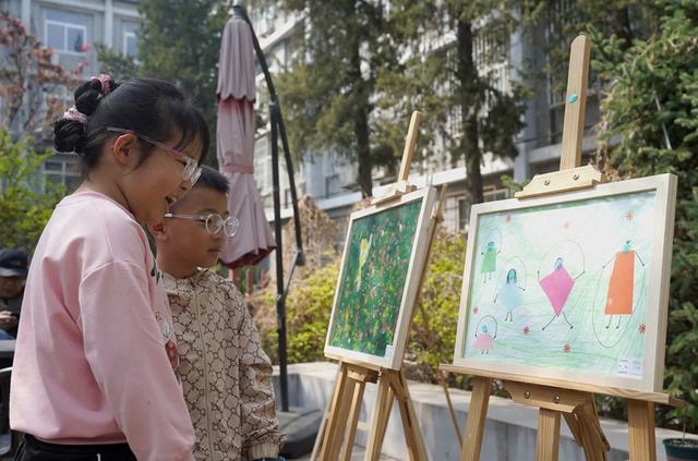 学院路街道举办"关爱孤独症儿童"科普公益画展|书画作品_新浪财经