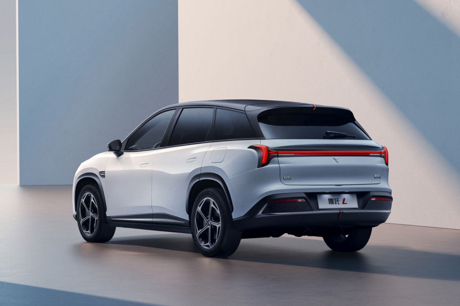 哪吒l增程版将于4月20日上市 8155车机 大联屏-新浪汽车