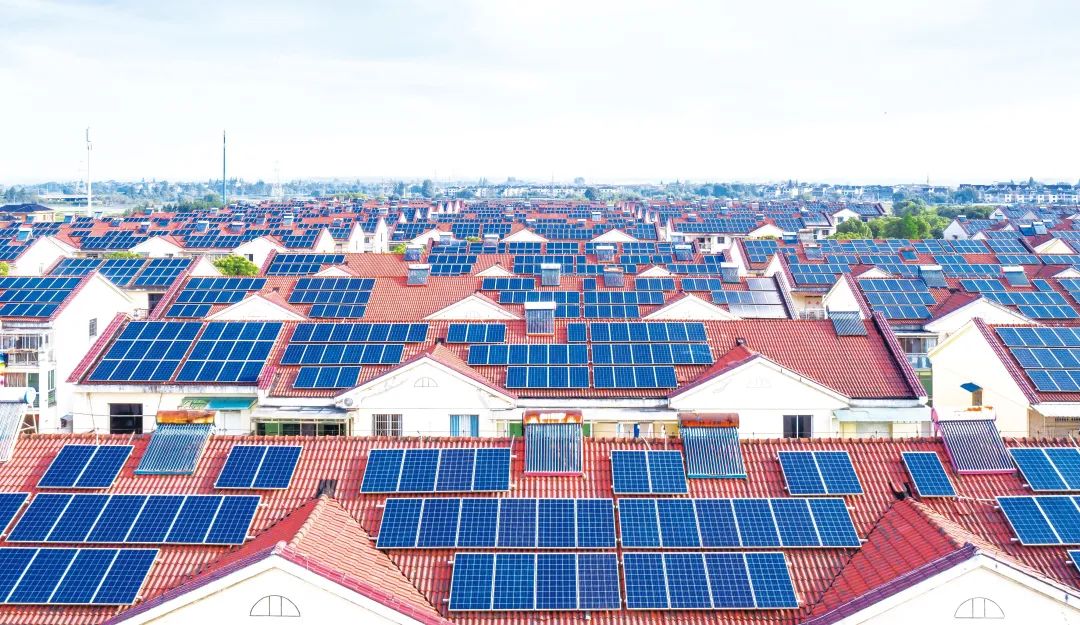 图为浙江省衢州市龙游县4mw芝溪家园屋顶光伏项目.正泰安能/供图