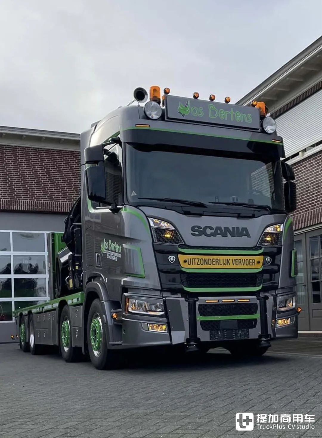 车长不超10米四轴8x2驱动这台斯堪尼亚r500随车吊真是赏心悦目