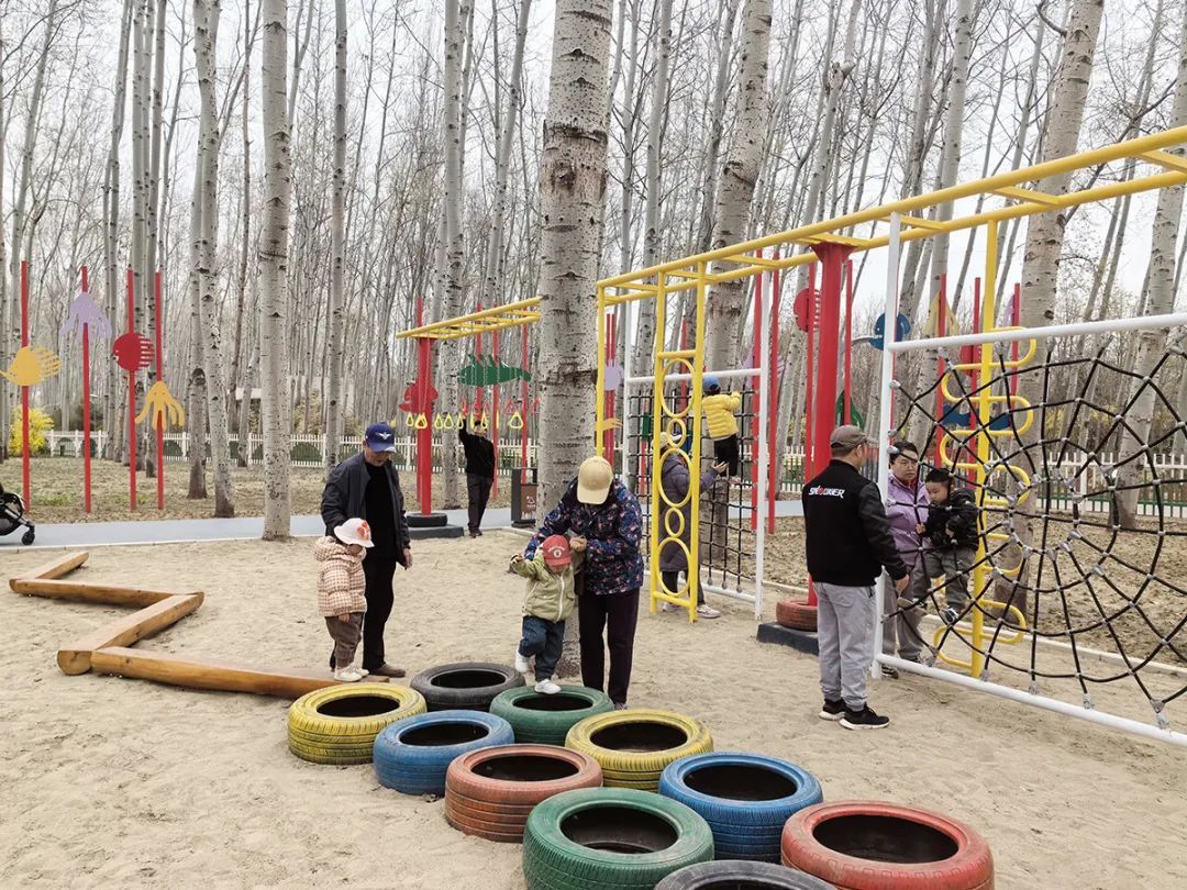家庭互动位于公园南部仁和公园"星空乐园"北京市顺义区石园东路石园