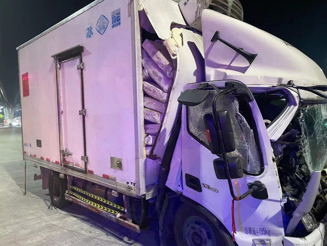 在询问过程中,民警发现顾某神色慌张,表情不太自然,于是对车辆进行