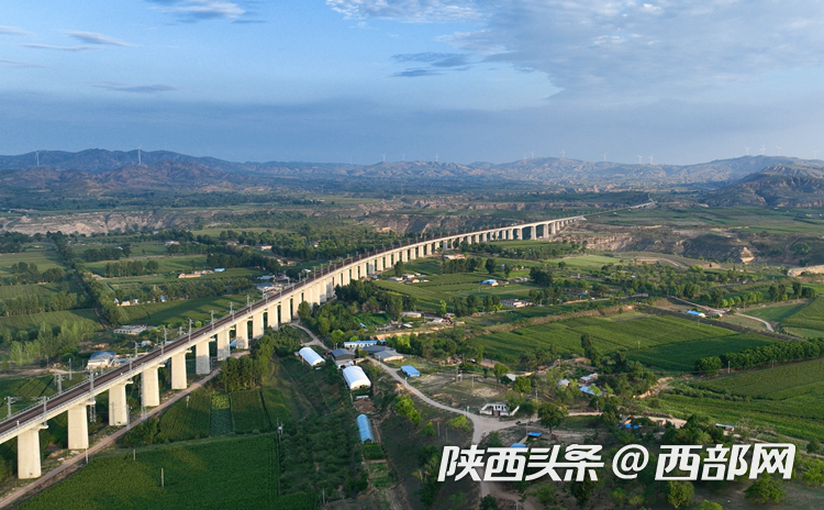 浩吉铁路是国家“北煤南运”战略大通道