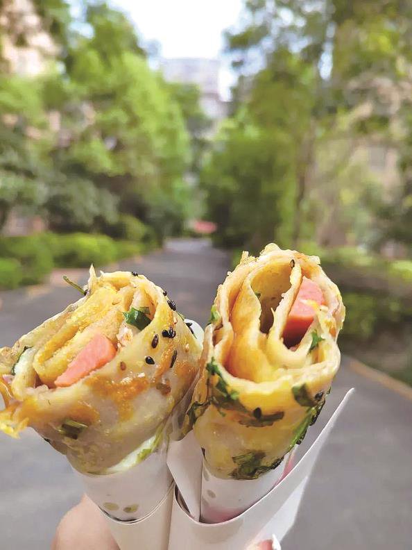 包罗万象的阡陌美食,魂牵梦绕的特色小吃,无不诉说着盐城的舌尖风味